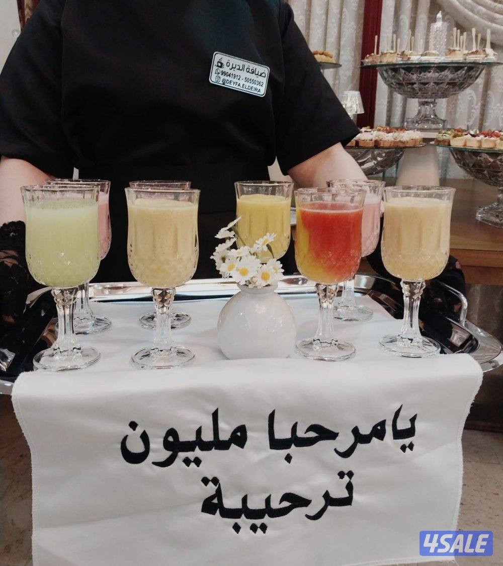 خدمه ضيافة رجال ونساء وطاولات وكراسي9