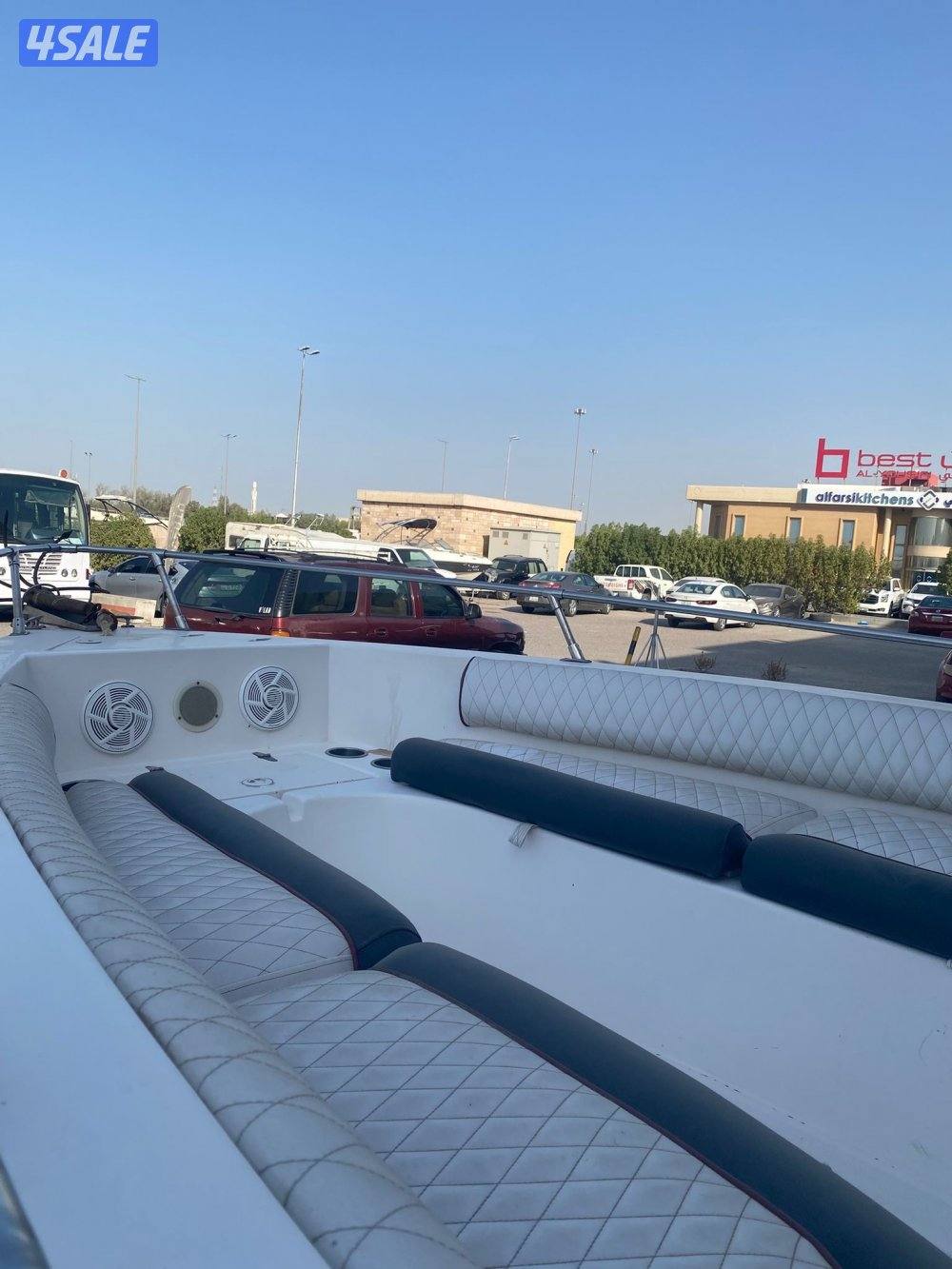 للبيع طراد Gulf Master ٢٨ قدم موديل ٢٠١٠ مكينتين ميركوري 225/2255