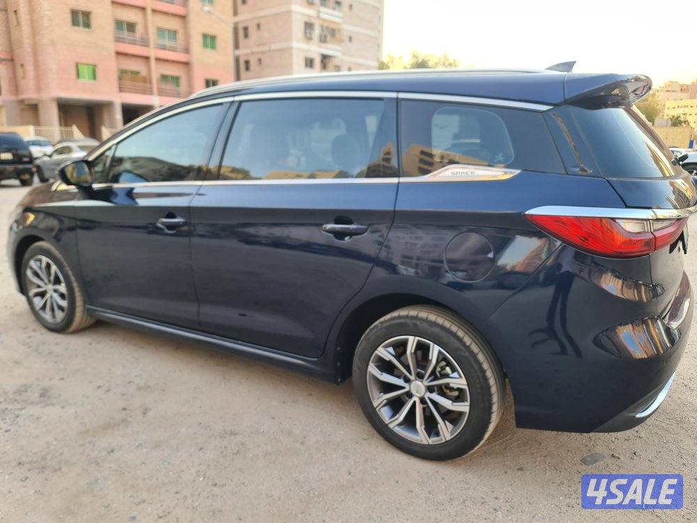 BYD max 20212
