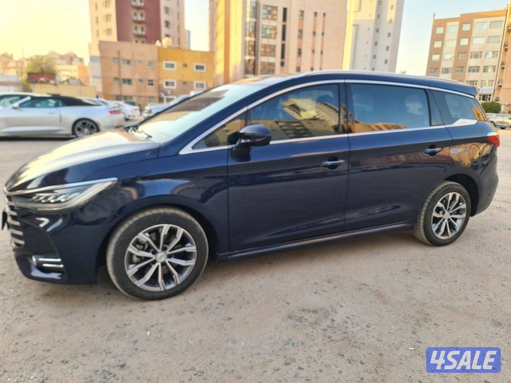 BYD max 20213