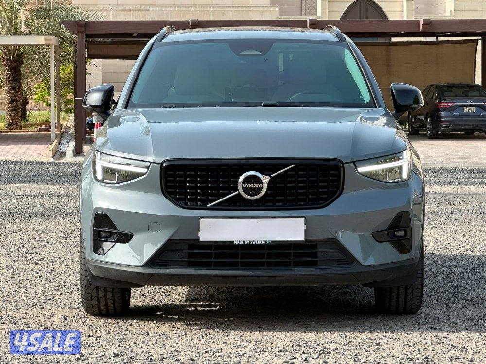 Volvo    
XC 40
B42