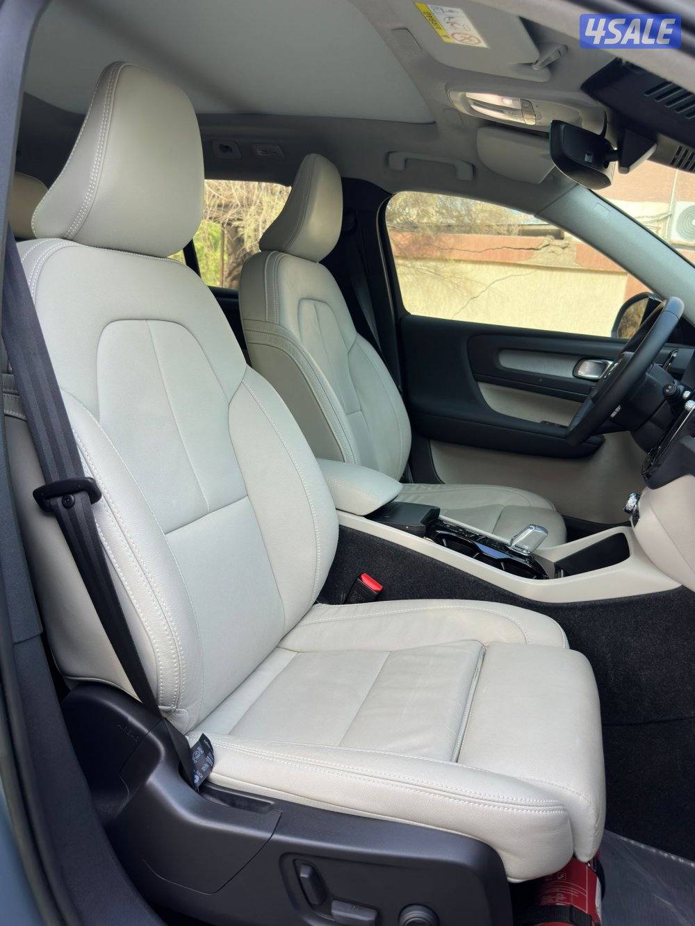 Volvo    
XC 40
B49