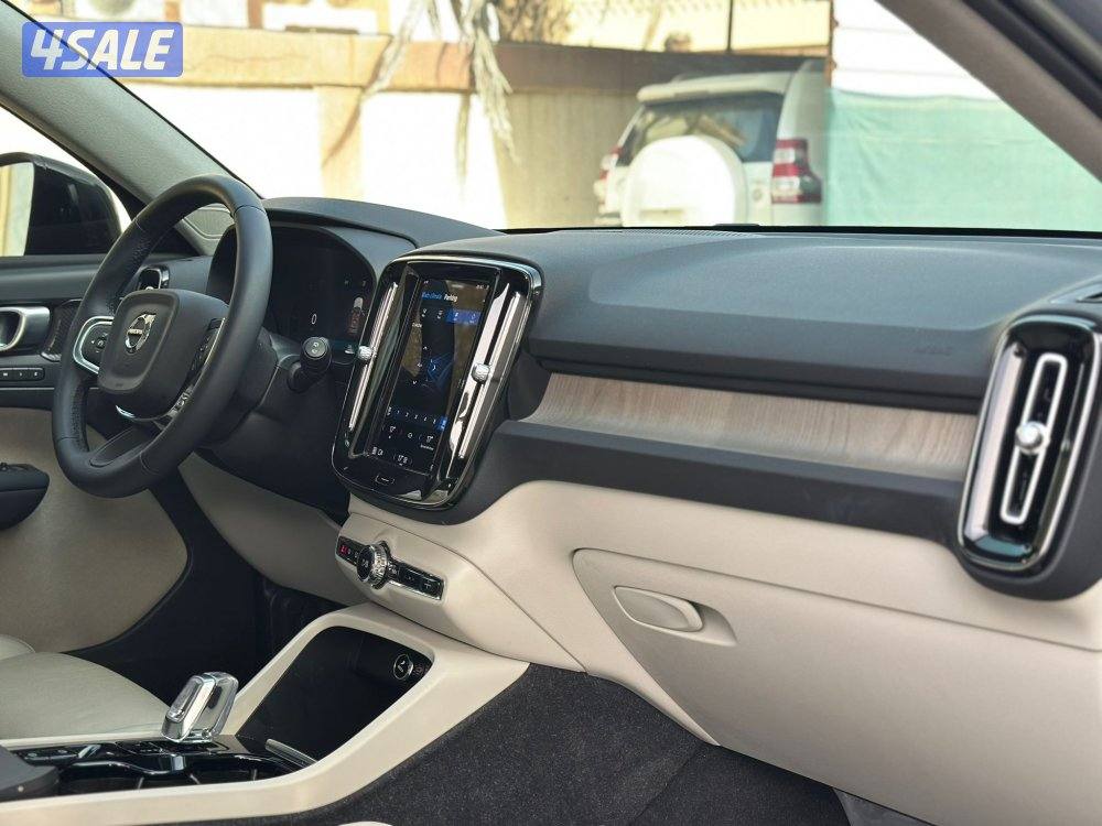 Volvo    
XC 40
B414