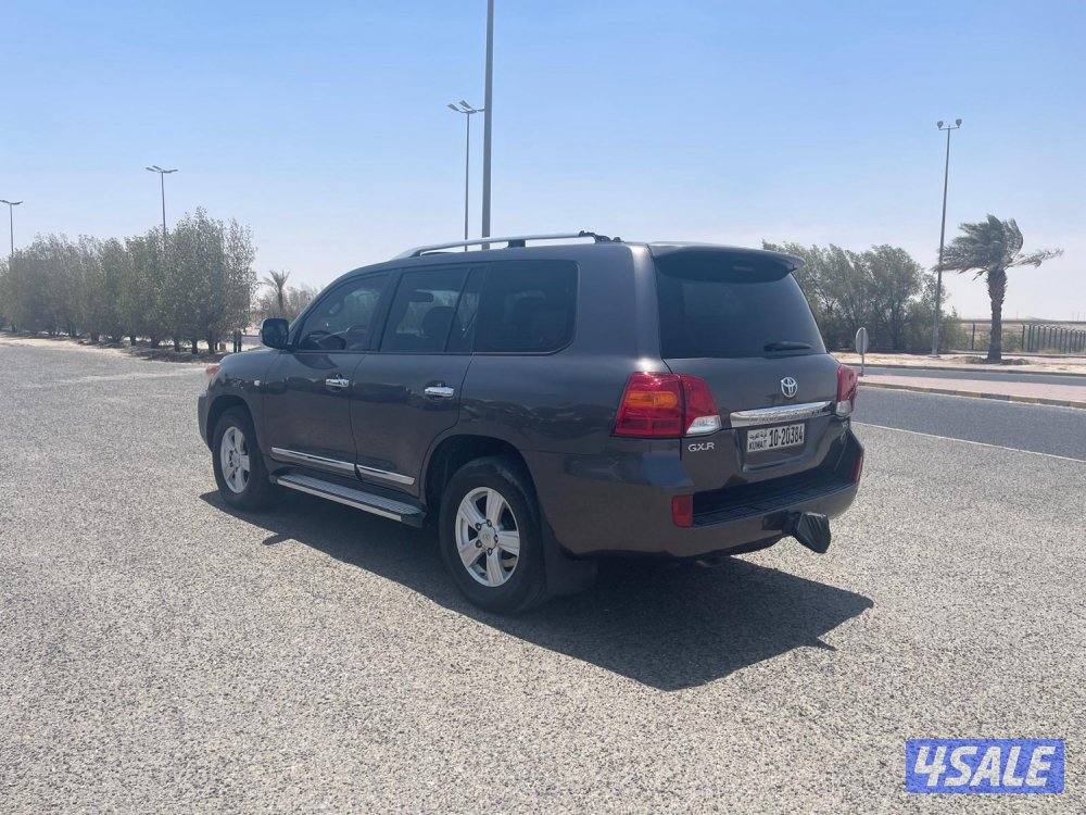 لاندكروزر GXR V82