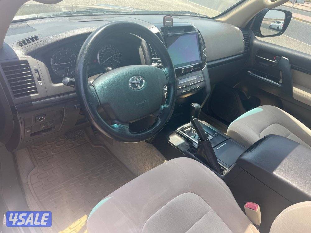 لاندكروزر GXR V810