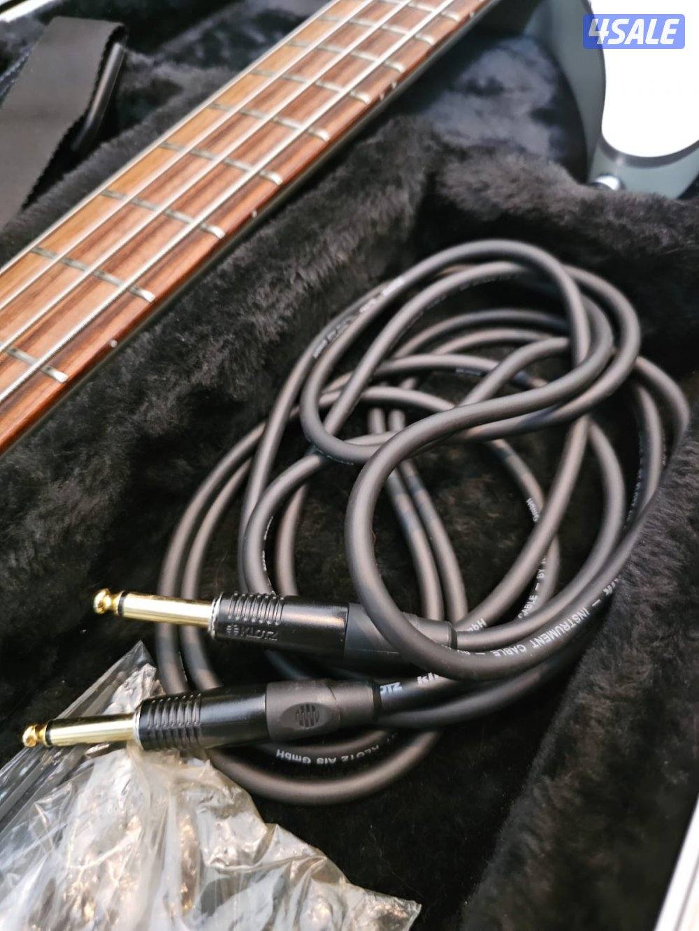 Yamaha RBX A2 Electric Bass Guitar 
Maple/Rosewood/Agathis 4 Strings w9