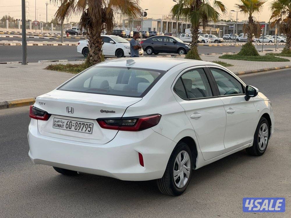 للبيع هوندا سيتي ٢٠٢٢ بحاله الوكاله شرط الفحص3