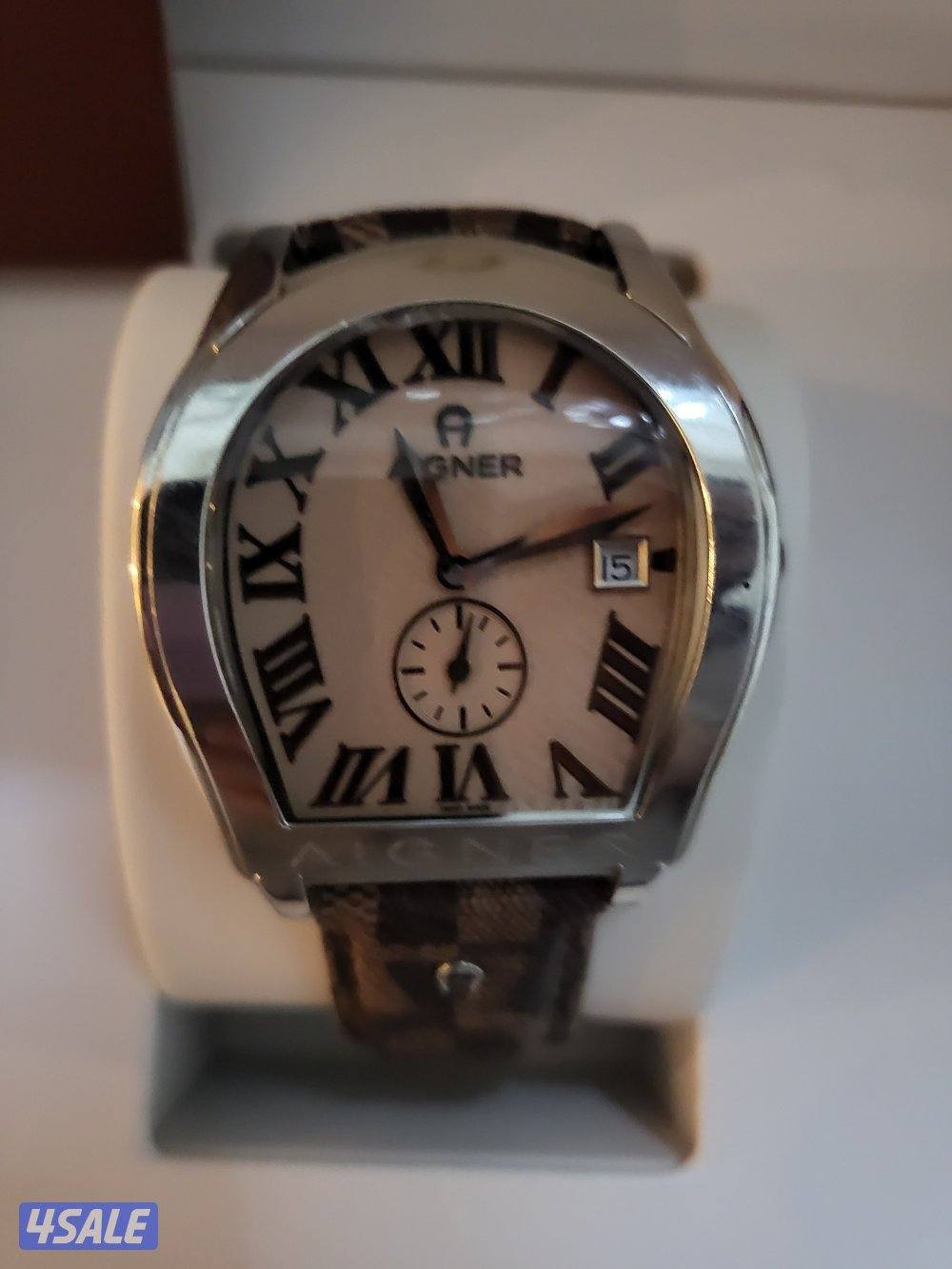 للبيع ساعه اغنر نظيفة مع كرتون وقرنتي واتساب1