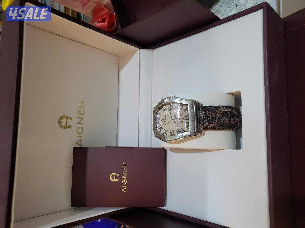 للبيع ساعه اغنر نظيفة مع كرتون وقرنتي واتساب2