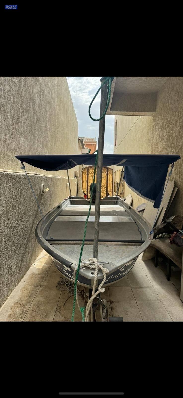 للبيع طراد المنيوم امريكي ١٤ قدم موديل ١٩٩٦ مع عربانة ومكينة 15 ياماها0