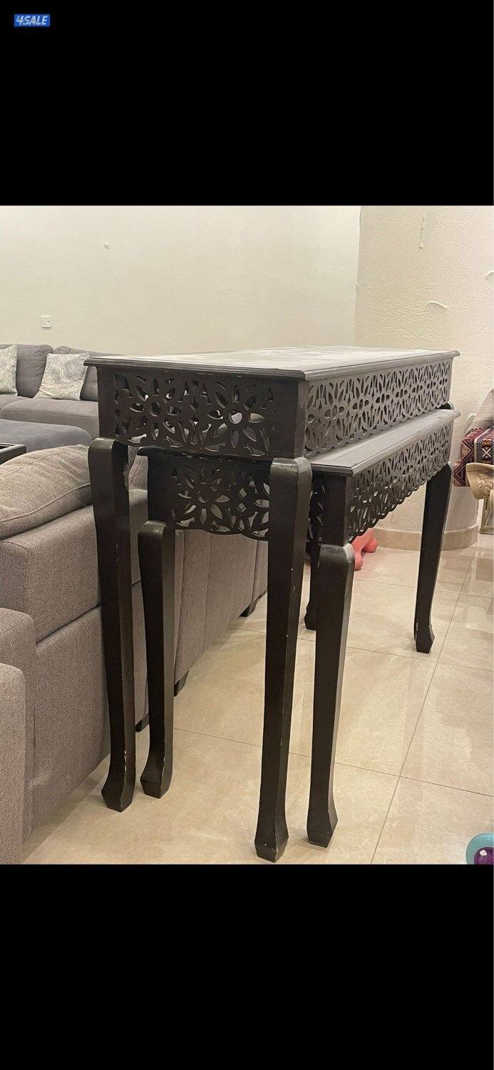 للبيع طاولات وكونسول ومكتبات تلفزيون0