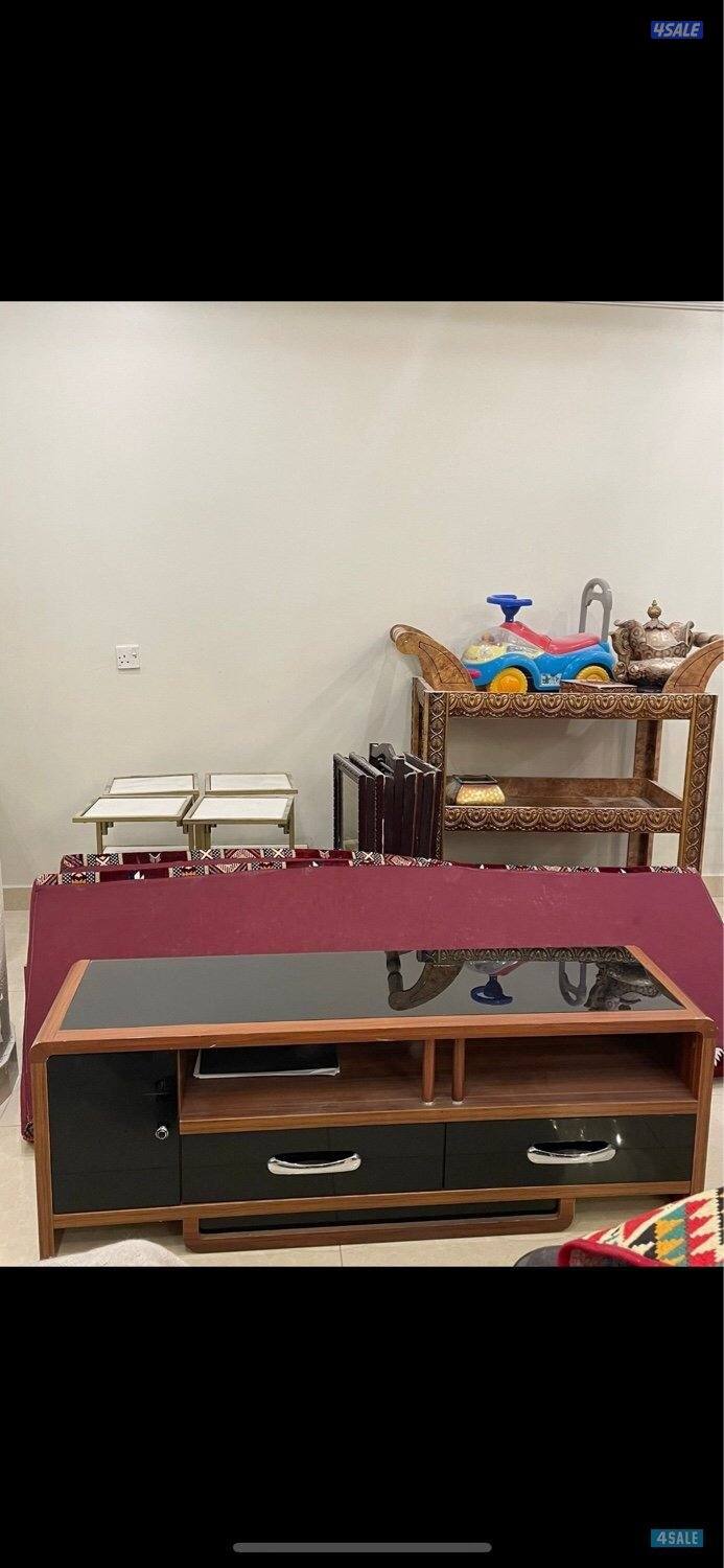للبيع طاولات وكونسول ومكتبات تلفزيون2
