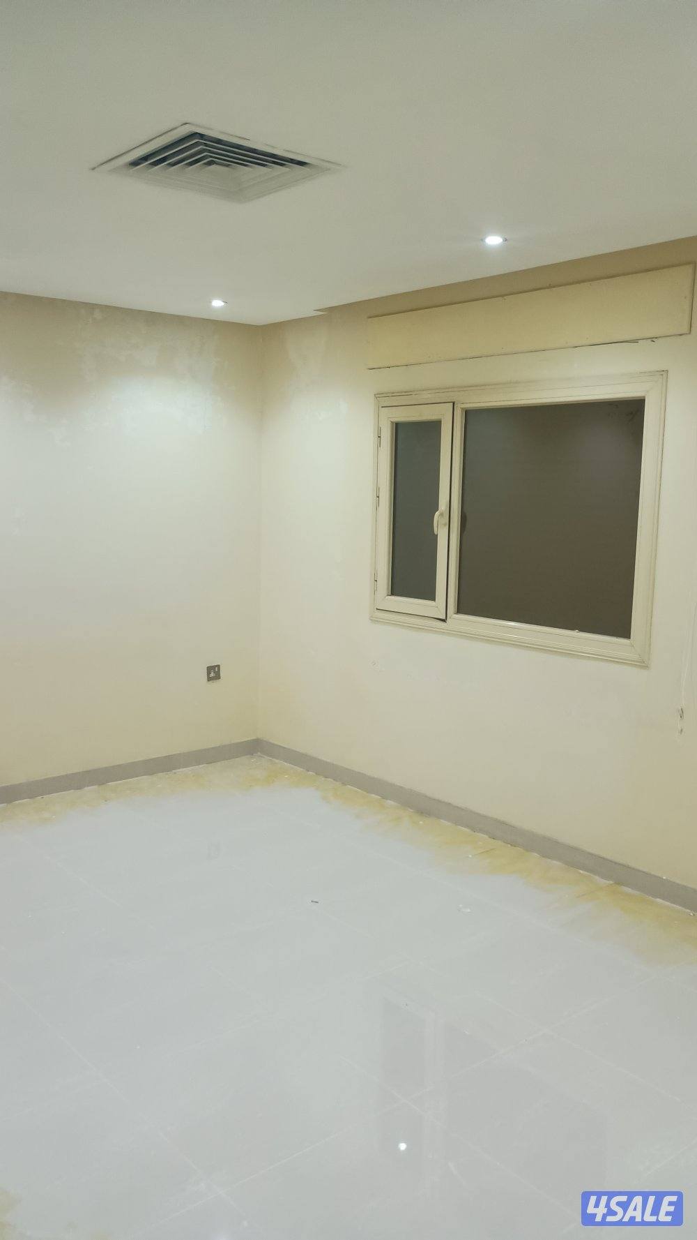 شقة بالجابرية دور 3 وروف كبير 3 غرف و4 حمامات مع خيمة وجلسةغرفة للساىق3