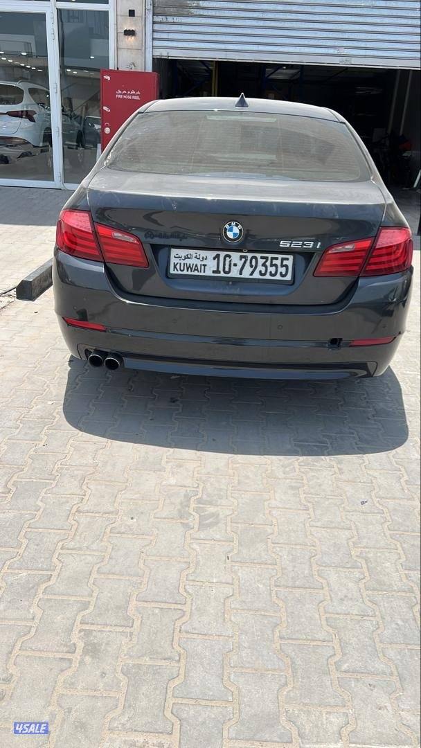 للبيع BMW 523i مدعوم من الامام0