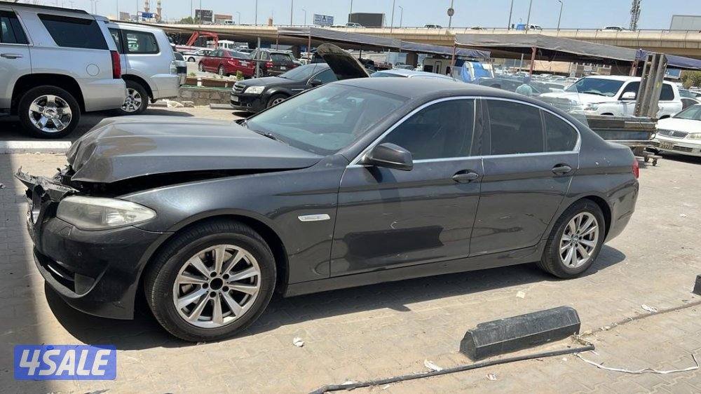 للبيع BMW 523i مدعوم من الامام2