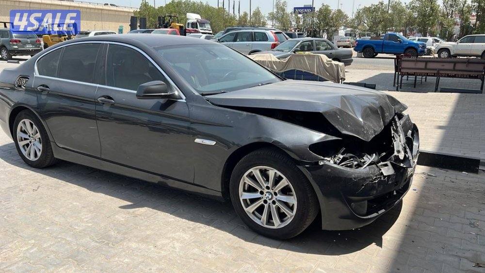 للبيع BMW 523i مدعوم من الامام3
