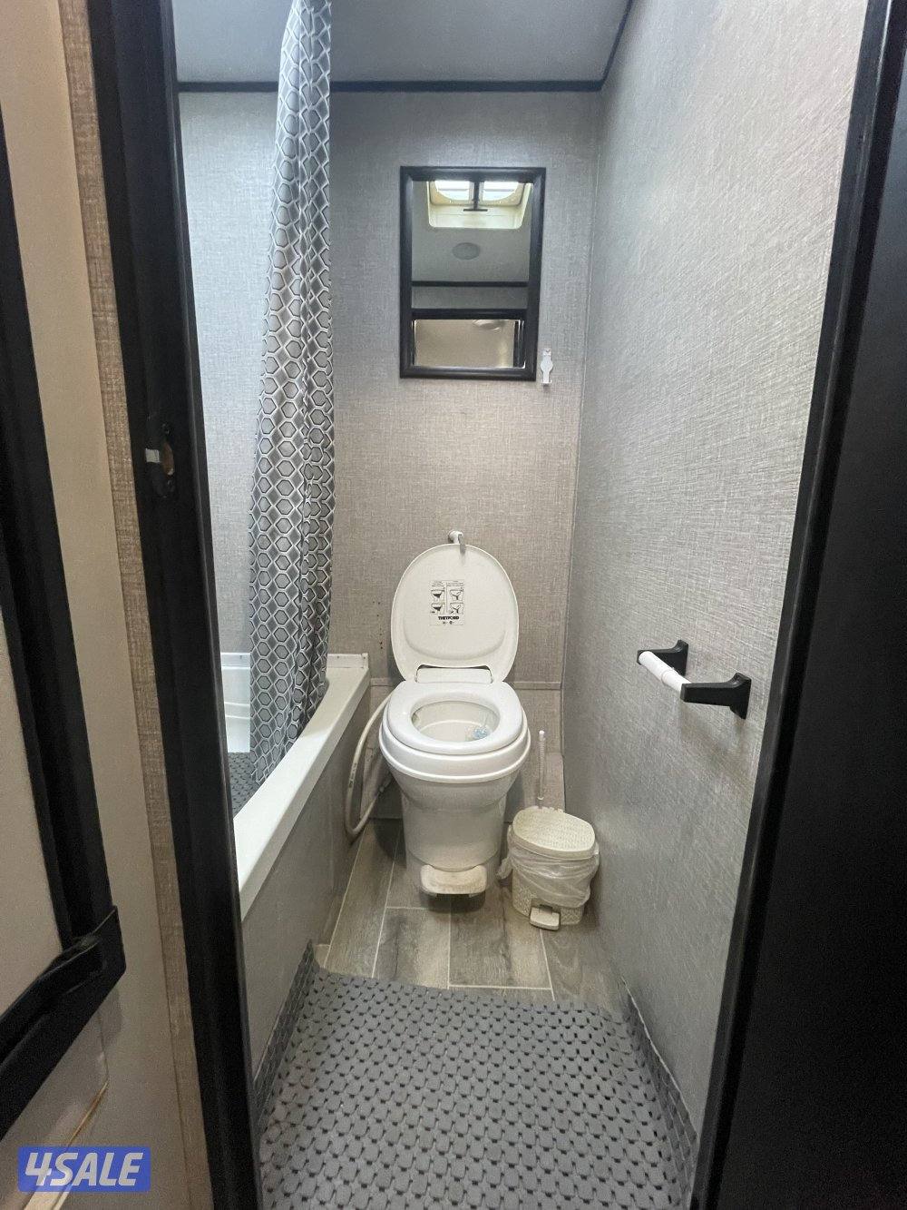 للبيع كرفان جايكو 2-2-0-28