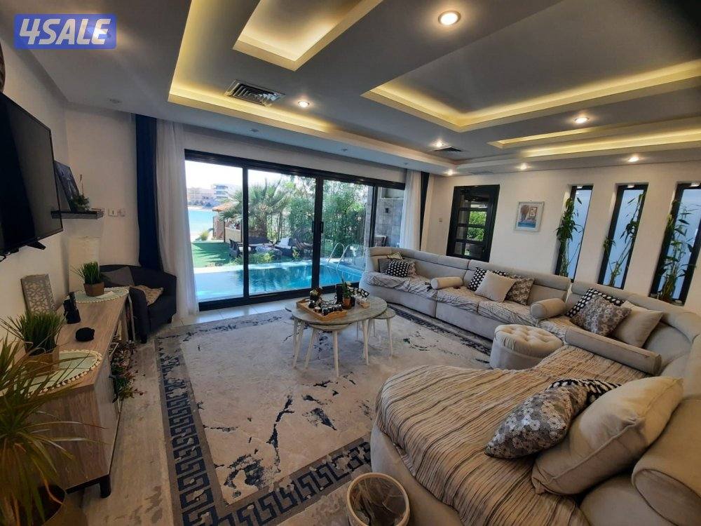 شاليه للايجار بصباح الأحمد صف اول حمام سباحة 6 غرف حديقة1