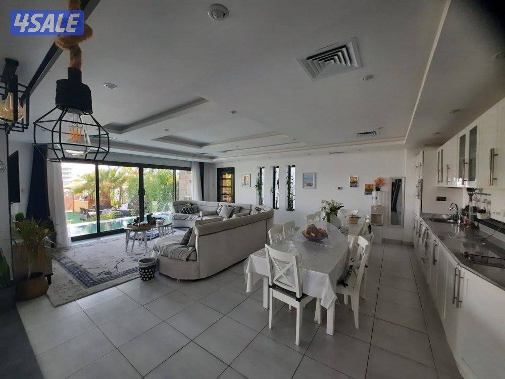 شاليه للايجار بصباح الأحمد صف اول حمام سباحة 6 غرف حديقة2