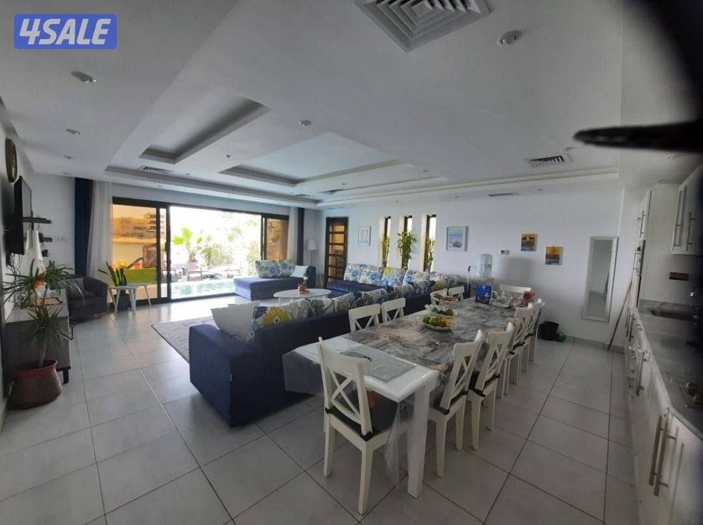 شاليه للايجار بصباح الأحمد صف اول حمام سباحة 6 غرف حديقة4