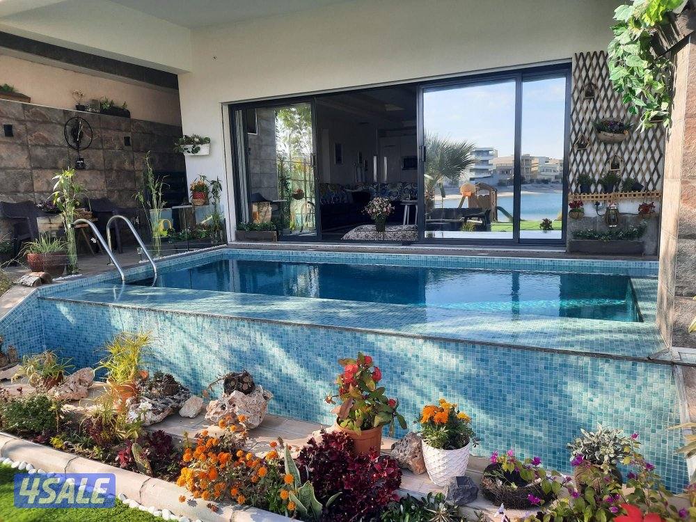 شاليه للايجار بصباح الأحمد صف اول حمام سباحة 6 غرف حديقة6