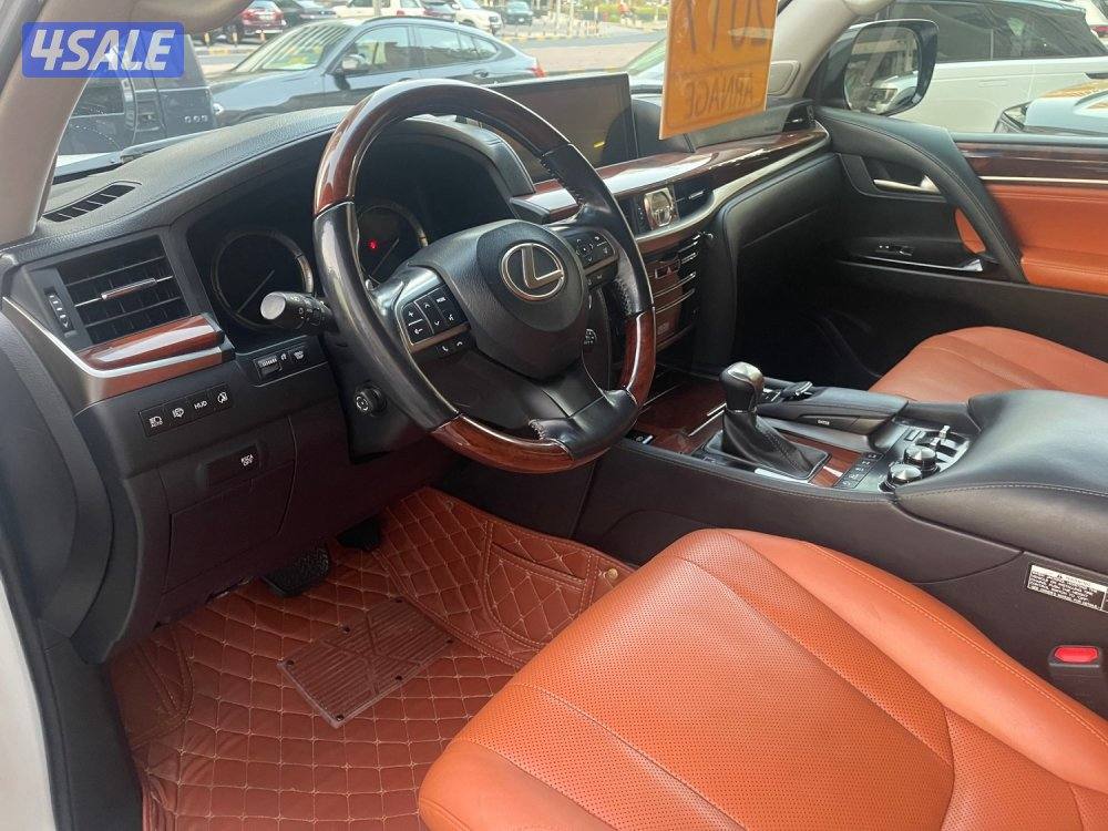لكزس LX570 - وكالة موديل ٢٠١٧ عداد ١٧٨ الف كيلو4