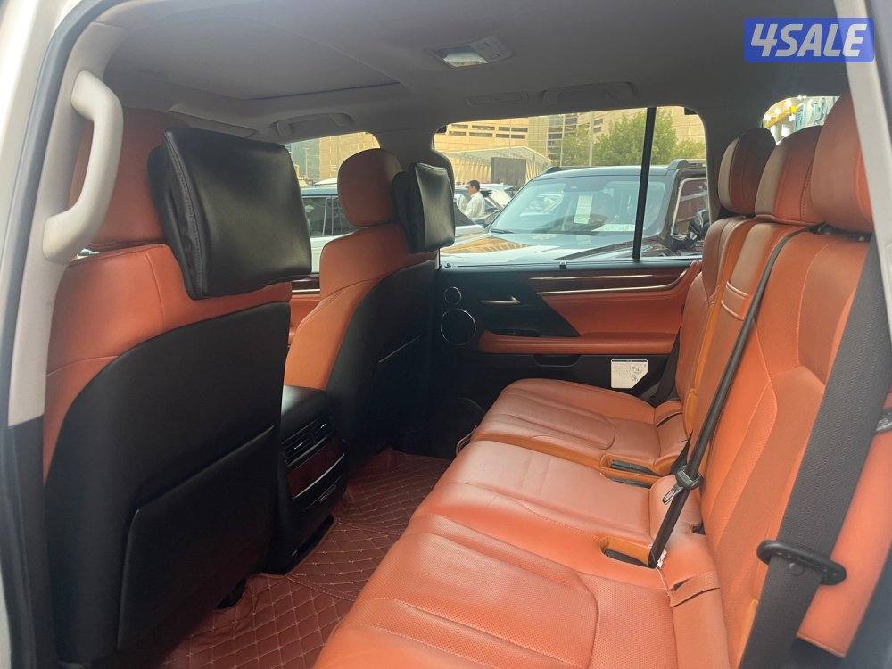لكزس LX570 - وكالة موديل ٢٠١٧ عداد ١٧٨ الف كيلو7