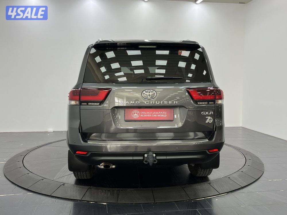 TOYOTA LAND CRUISER 24L3-GXR4F- LA5