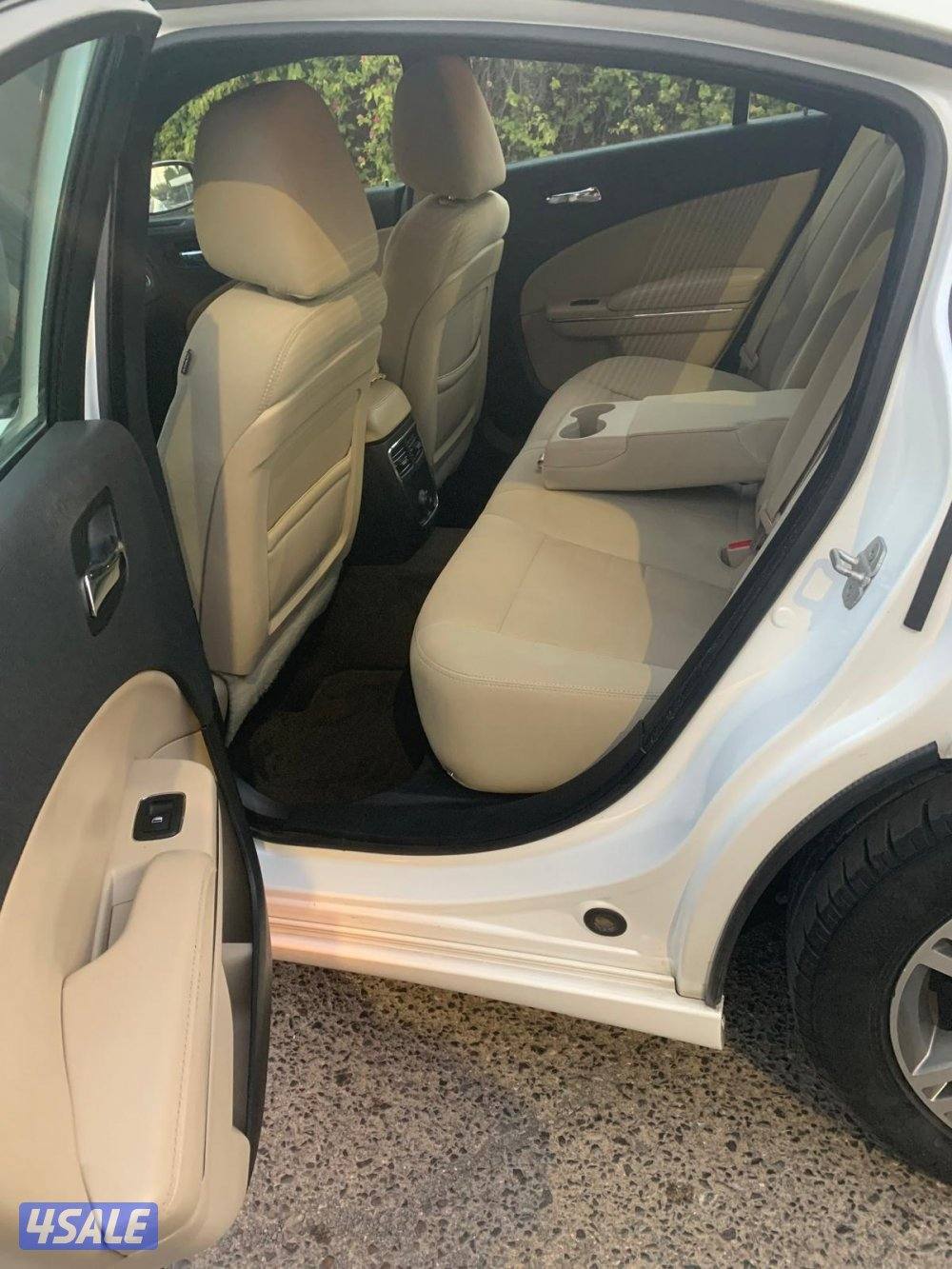 للبيع دودج شارجر 2013 عداد 335 فحص V6 الو صدفي مكيف ثلج جاهز مجهز من ا7