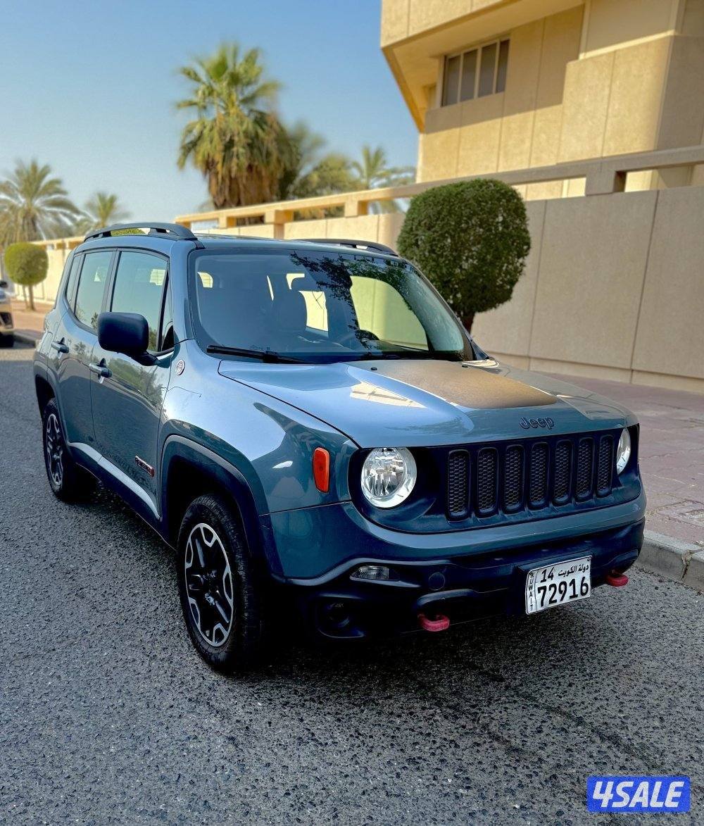 Jeep رنجيدي2016  تريل هووك وكآله الملا شرط  4/4 الفحص 4 سلندر دبل قير0
