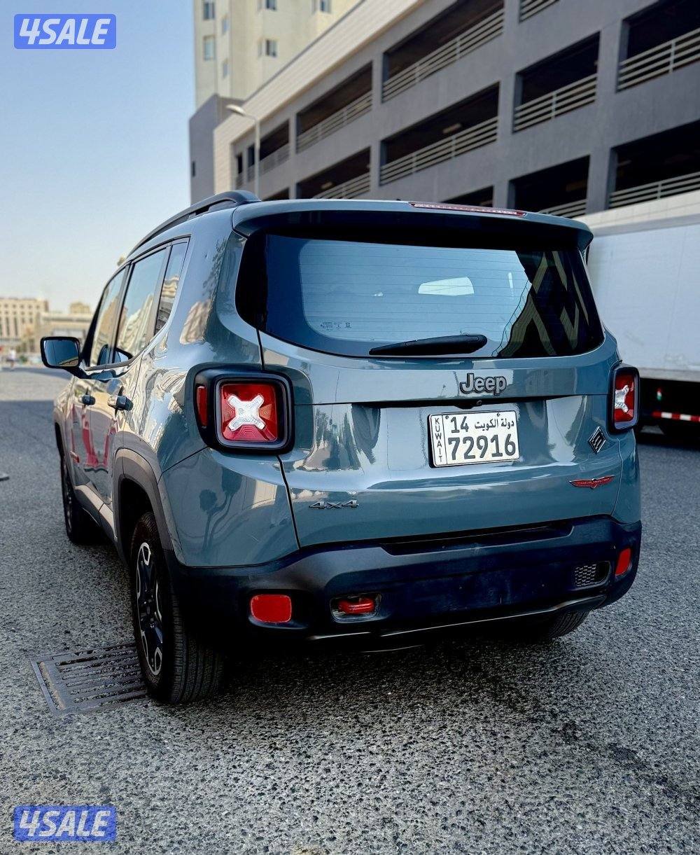 Jeep رنجيدي2016  تريل هووك وكآله الملا شرط  4/4 الفحص 4 سلندر دبل قير3