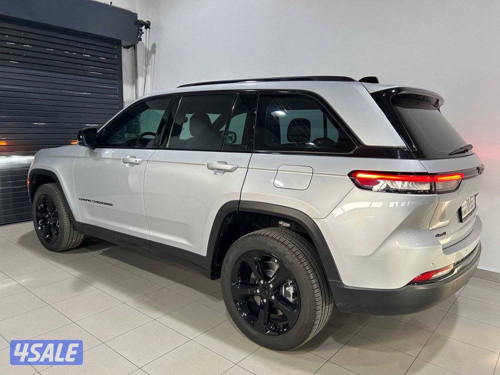 Jeep Grand Cherokee Altitude2