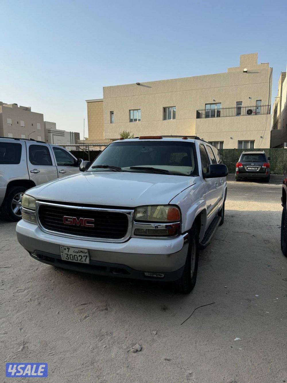 للبيع سوبربان GMC موديل 2004 عداد 4000