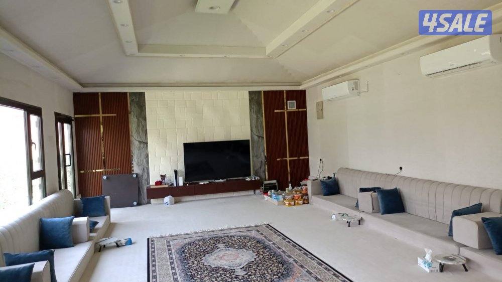 للبيع خيمة ملكيه 11*5 فك وتركيب مع كامل اغراضها بدون التكيف والتلفزيون1
