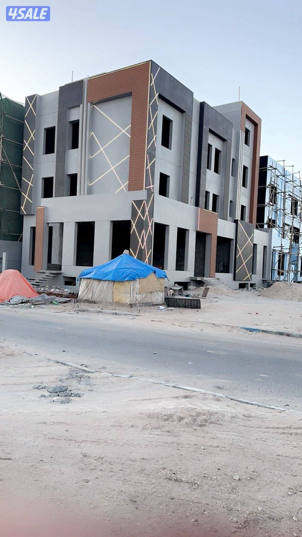 للبيع بالمطلاع n4موقع زاويه ارتداد37متر مقابل الخدمات سرداب و3ادوارونص0