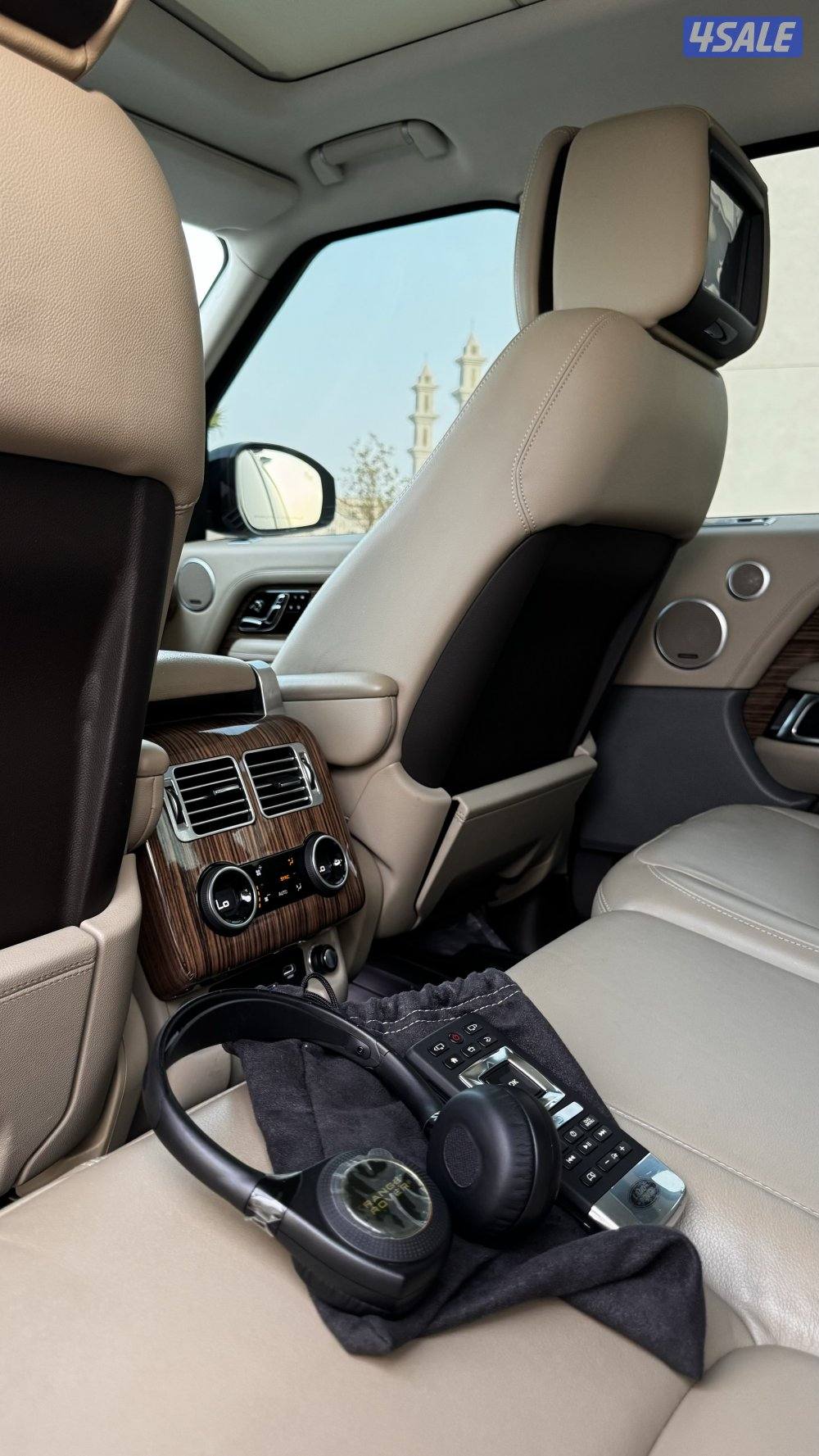 للبيع رنج روفر موديل 2018 HSE10