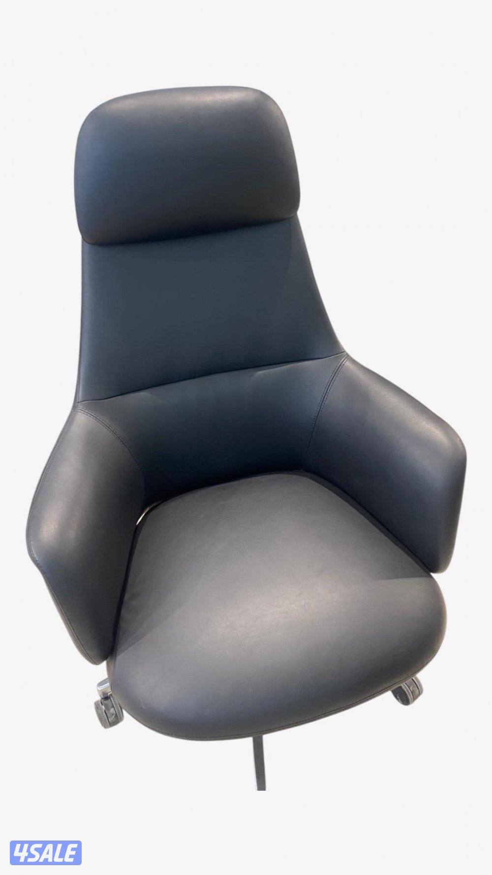 متخصصون في الأثاث المكتبي12