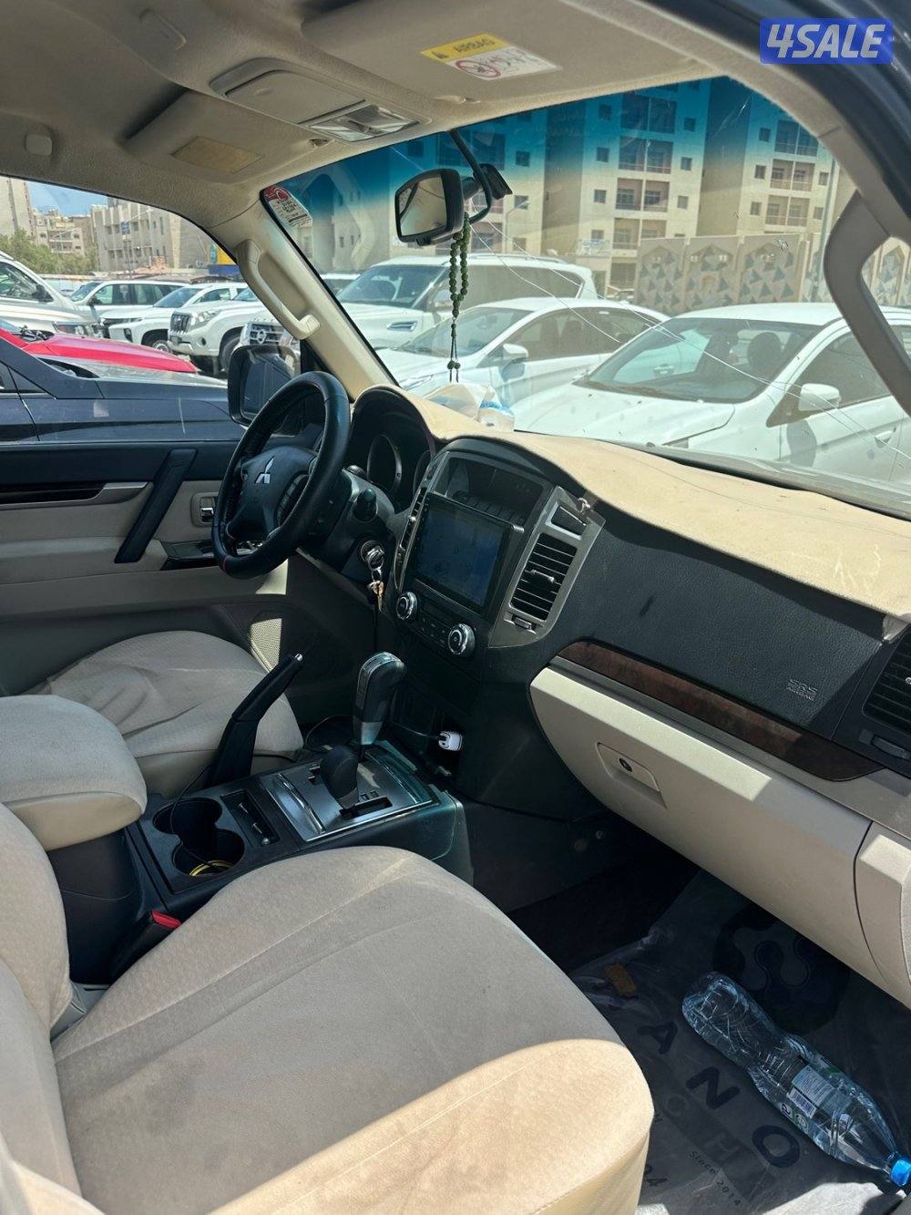 Pajero 2015 Full option without sunroof4