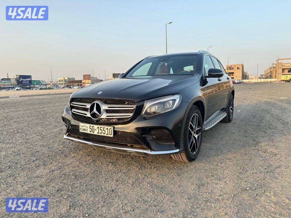 مرسيدس GLC 300 موديل ٢٠١٧ في قمة النظافة صبغ وكالة1