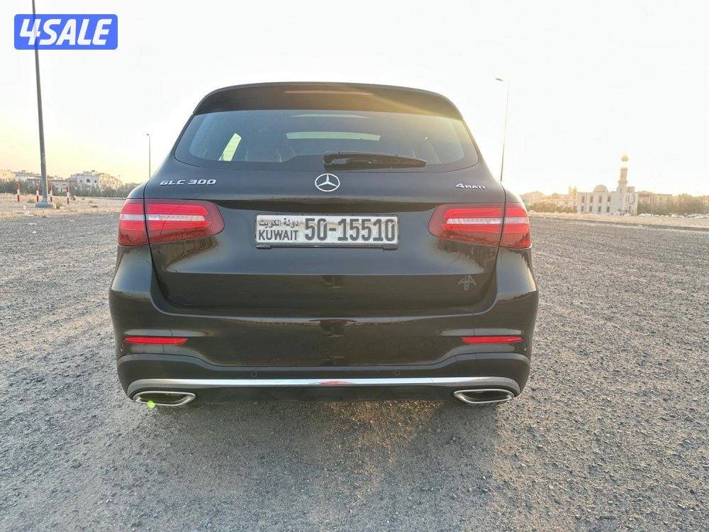 مرسيدس GLC 300 موديل ٢٠١٧ في قمة النظافة صبغ وكالة5