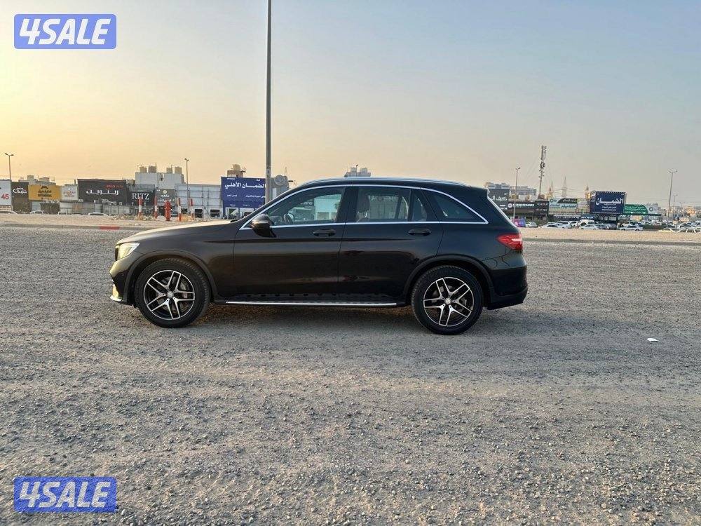 مرسيدس GLC 300 موديل ٢٠١٧ في قمة النظافة صبغ وكالة7