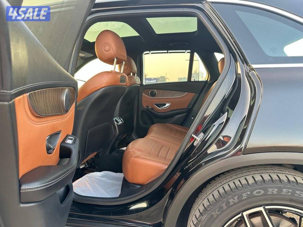 مرسيدس GLC 300 موديل ٢٠١٧ في قمة النظافة صبغ وكالة8
