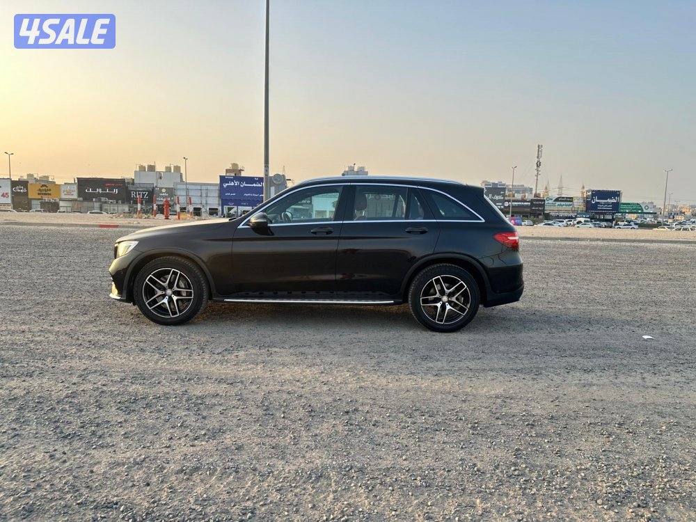 مرسيدس GLC 300 موديل ٢٠١٧ في قمة النظافة صبغ وكالة11