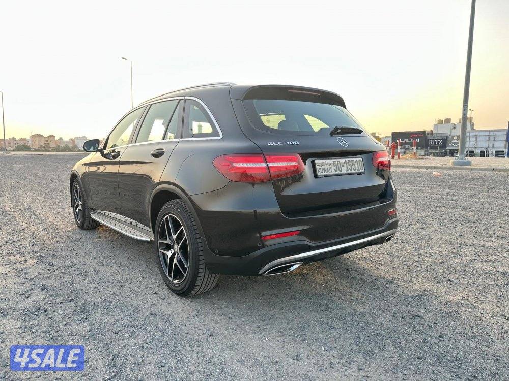 مرسيدس GLC 300 موديل ٢٠١٧ في قمة النظافة صبغ وكالة12