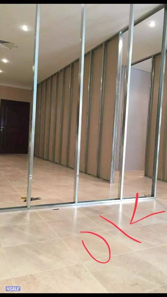 فنى جبسم بورد بارتشن قواطع تقسيم غرفه وصاله حرف ايل باب خشب اكرديون5