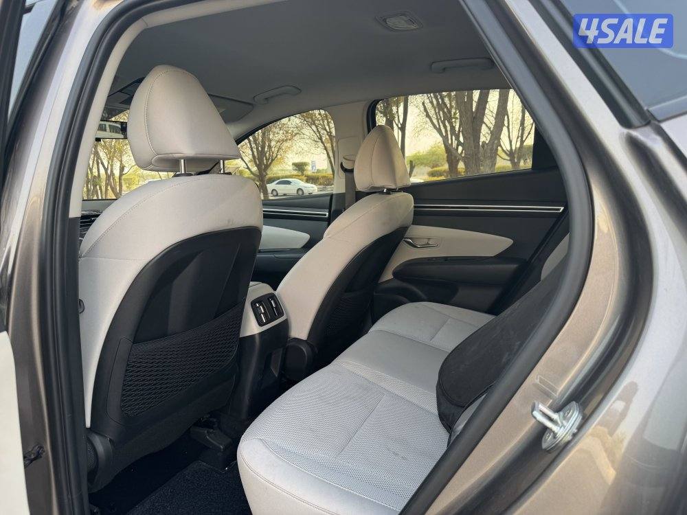 للبيع توسان م/2023 عداد:21 ألف تحت الكفاله 5 سنوات عداد مفتوح6