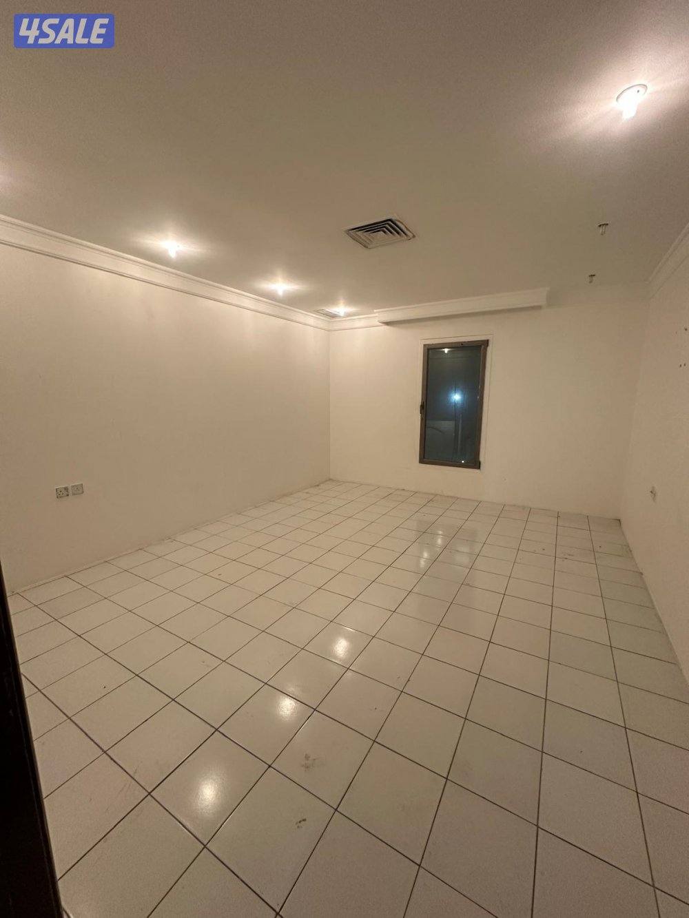 دور 4 غرف و3حمامات وصالة ومطبخ  وعدد 2 موقف سيارات يوجد تصوير فيديو5