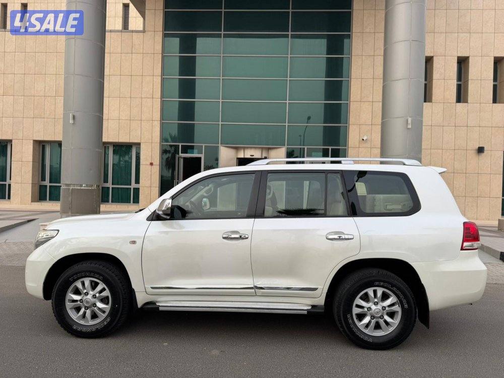 لاندكروزر V8 GXR موديل 20096