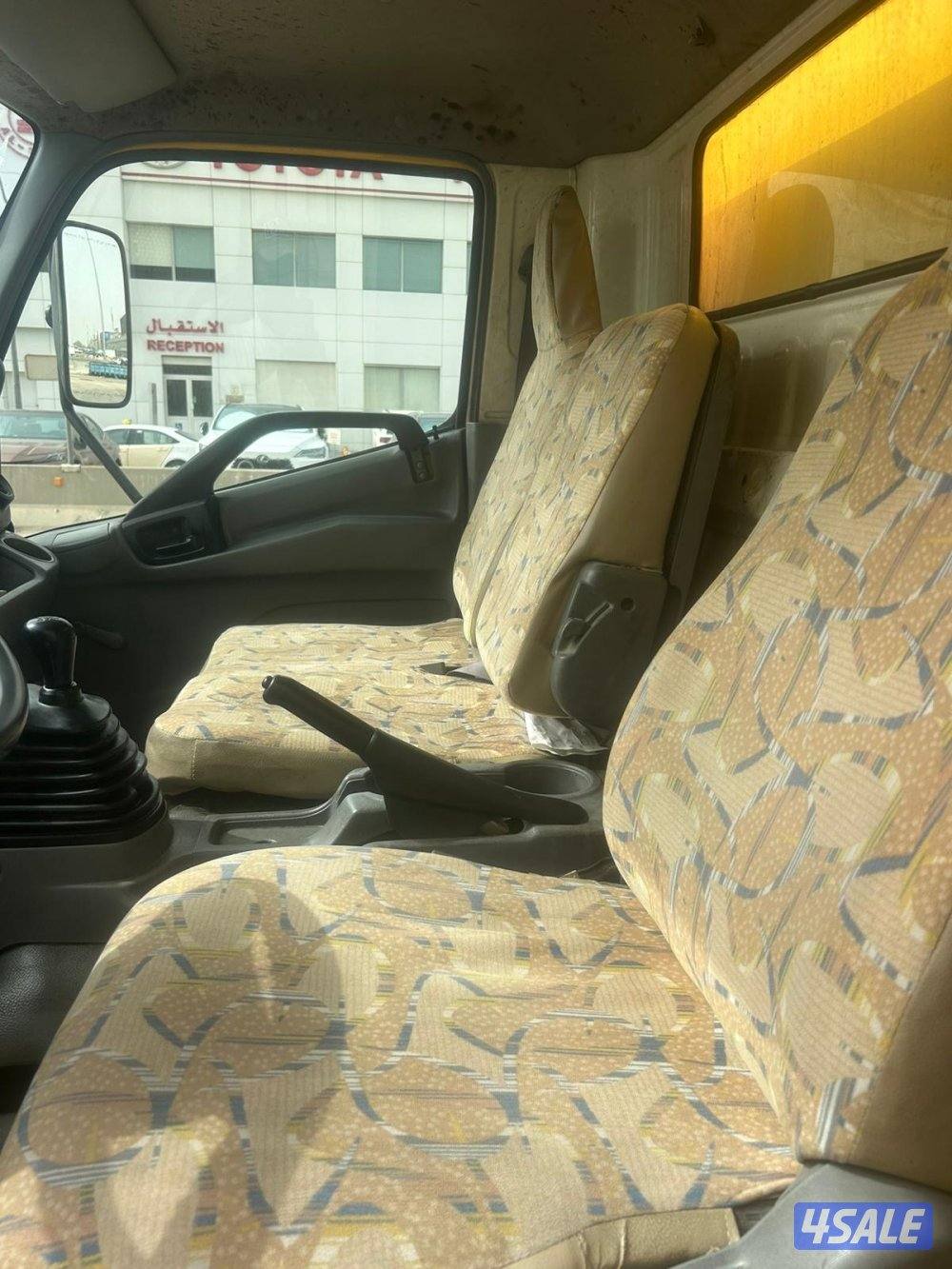 للبيع  هينو مقفل موديل 2016 قير عادي.  ديزل2