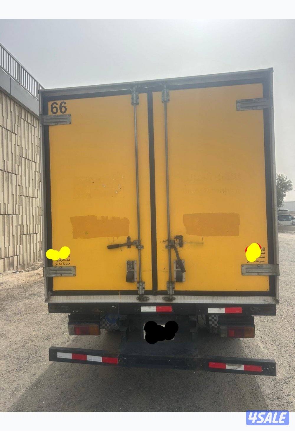 للبيع  هينو مقفل موديل 2016 قير عادي.  ديزل4